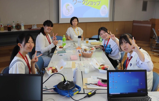 昼食休憩の様子①