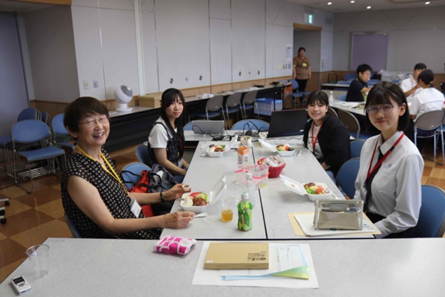昼食休憩の様子②