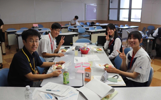 昼食休憩の様子④